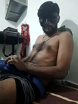 Snapshot of johnsinsexy chatting on 12.28.24 johnsinsexy online show from 12.28.24