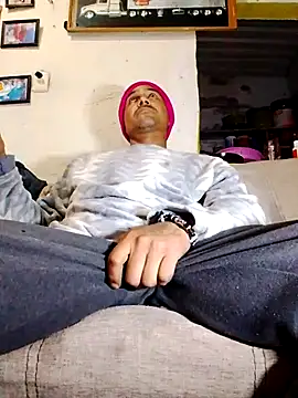 Snapshot of NewBe9D9 chatting on 11.17.25 NewBe9D9 online show from 11.17.25