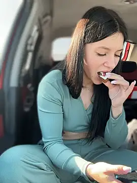 JulliaVegas online show from 02.25.25