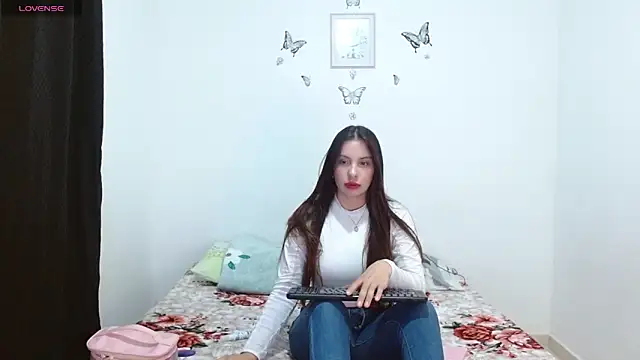 Snapshot of littleshydoll chatting on 02.12.26 littleshydoll online show from 02.12.26