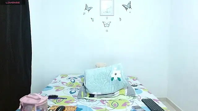 Snapshot of littleshydoll chatting on 02.14.26 littleshydoll online show from 02.14.26