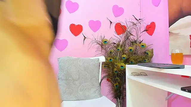 miss--flora online show from 03.08.25