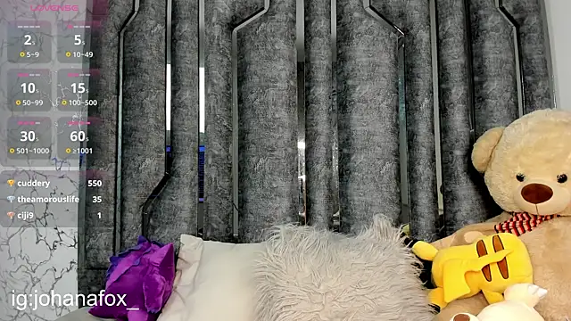 johanafox  online show from 12.18.24