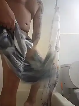 Snapshot of Latino2909 chatting on 12.19.24 Latino2909 online show from 12.19.24