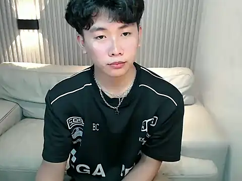 Snapshot of dangerzone0122 chatting on 10.04.25 dangerzone0122 online show from 10.04.25