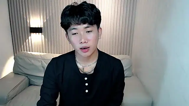 Snapshot of dangerzone0122 chatting on 10.05.25 dangerzone0122 online show from 10.05.25