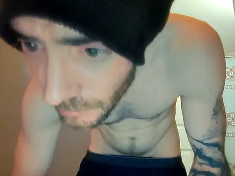 Snapshot of Huntzg23 chatting on 11.22.25 Huntzg23 online show from 11.22.25