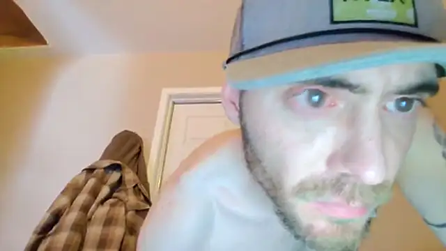 Snapshot of Huntzg23 chatting on 12.02.25 Huntzg23 online show from 12.02.25