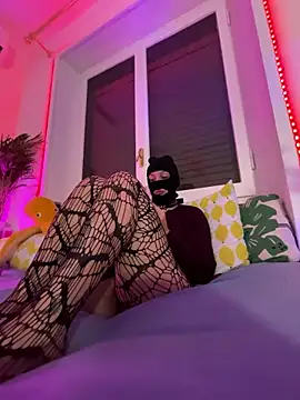 Snapshot of littlewitchxoxo chatting on 12.17.24 littlewitchxoxo online show from 12.17.24