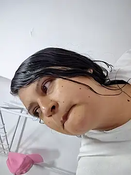 Miss balloonsmila online show from 10.19.25