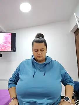 Miss balloonsmila online show from 11.23.25