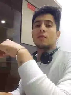 Snapshot of GamerQuinn chatting on 02.09.25 GamerQuinn online show from 02.09.25