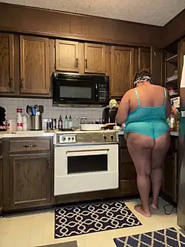 Snapshot of InterRacialFacial7296 chatting on 12.21.25 InterRacialFacial7296 online show from 12.21.25