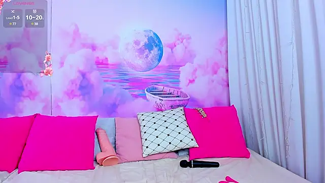 Curvy Dynamite  online show from 02.06.25