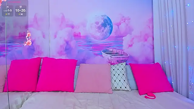 Curvy Dynamite  online show from 02.07.25