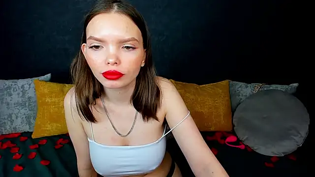 Curvy Dynamite  online show from 02.15.25