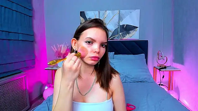 Curvy Dynamite  online show from 03.15.25