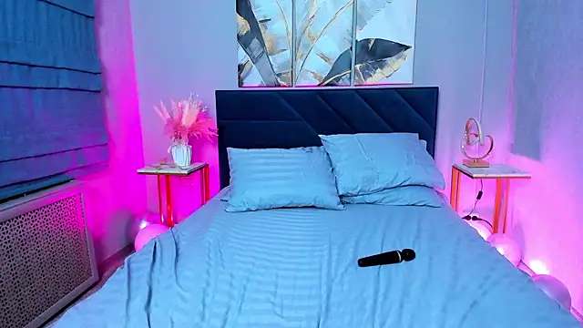 Curvy Dynamite  online show from 03.18.25