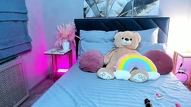 Curvy Dynamite  online show from 09.29.25