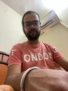 Snapshot of Arsh_Loves_Luv chatting on 12.28.24 Arsh Loves Luv online show from 12.28.24