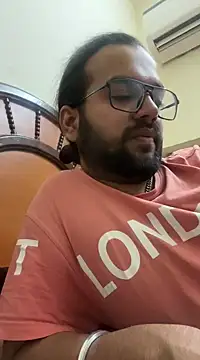 Snapshot of Arsh_Loves_Luv chatting on 12.28.24 Arsh Loves Luv online show from 12.28.24