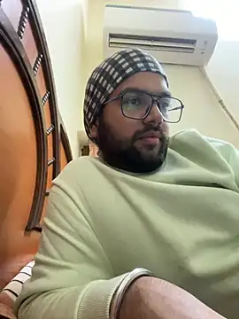 Snapshot of Arsh_Loves_Luv chatting on 12.29.24 Arsh Loves Luv online show from 12.29.24