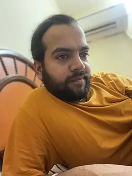 Snapshot of Arsh_Loves_Luv chatting on 12.31.24 Arsh Loves Luv online show from 12.31.24