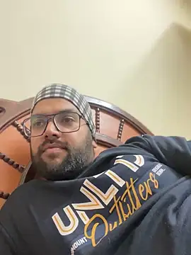 Snapshot of Arsh_Loves_Luv chatting on 01.01.25 Arsh Loves Luv online show from 01.01.25