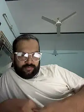 Snapshot of Arsh_Loves_Luv chatting on 12.17.25 Arsh Loves Luv online show from 12.17.25