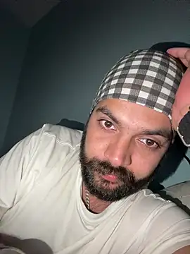 Snapshot of Arsh_Loves_Luv chatting on 12.18.25 Arsh Loves Luv online show from 12.18.25