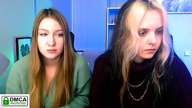Snapshot of playful_sophie chatting on 12.30.24 playful sophie online show from 12.30.24