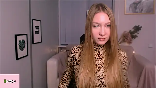 Snapshot of playful_sophie chatting on 01.04.25 playful sophie online show from 01.04.25