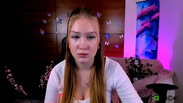 Snapshot of playful_sophie chatting on 01.06.25 playful sophie online show from 01.06.25
