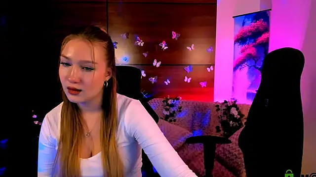 Snapshot of playful_sophie chatting on 01.06.25 playful sophie online show from 01.06.25