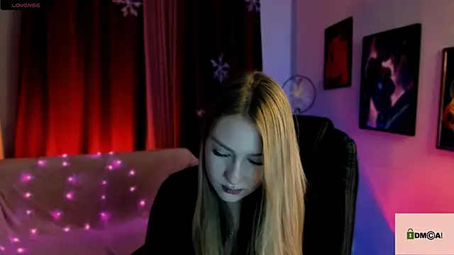 Snapshot of playful_sophie chatting on 01.07.25 playful sophie online show from 01.07.25