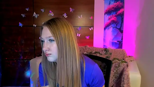 Snapshot of playful_sophie chatting on 01.14.25 playful sophie online show from 01.14.25