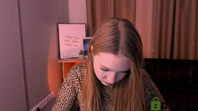 Snapshot of playful_sophie chatting on 01.15.25 playful sophie online show from 01.15.25
