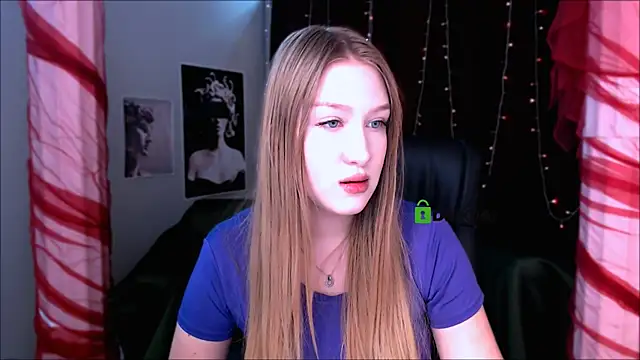 Snapshot of playful_sophie chatting on 01.21.25 playful sophie online show from 01.21.25