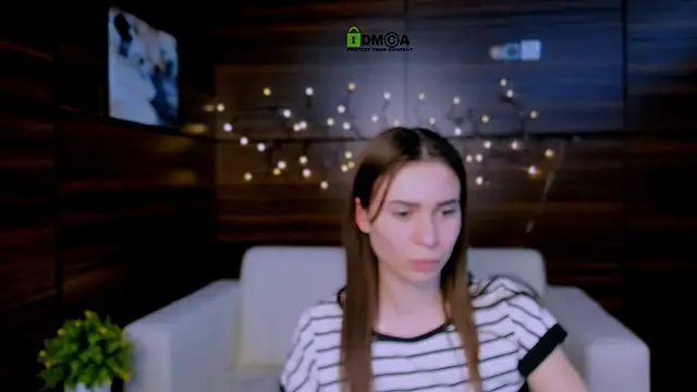 Snapshot of playful_sophie chatting on 01.25.25 playful sophie online show from 01.25.25