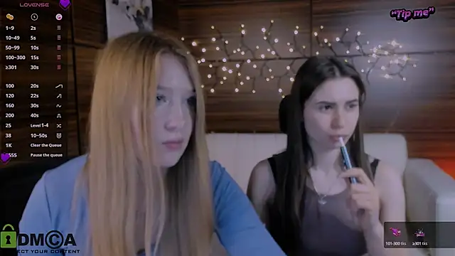 Snapshot of playful_sophie chatting on 01.28.25 playful sophie online show from 01.28.25