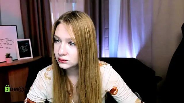 Snapshot of playful_sophie chatting on 01.31.25 playful sophie online show from 01.31.25