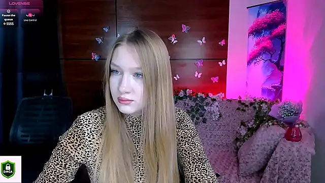 Snapshot of playful_sophie chatting on 02.02.25 playful sophie online show from 02.02.25