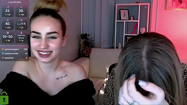 Snapshot of playful_sophie chatting on 02.11.25 playful sophie online show from 02.11.25