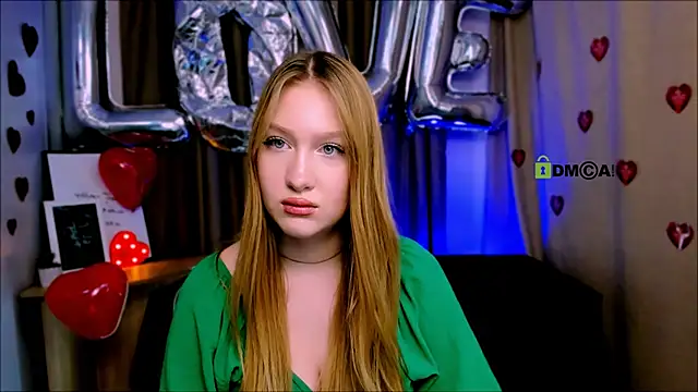 Snapshot of playful_sophie chatting on 02.14.25 playful sophie online show from 02.14.25