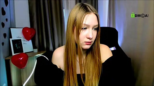 Snapshot of playful_sophie chatting on 02.18.25 playful sophie online show from 02.18.25