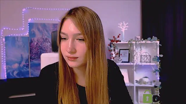 Snapshot of playful_sophie chatting on 02.20.25 playful sophie online show from 02.20.25