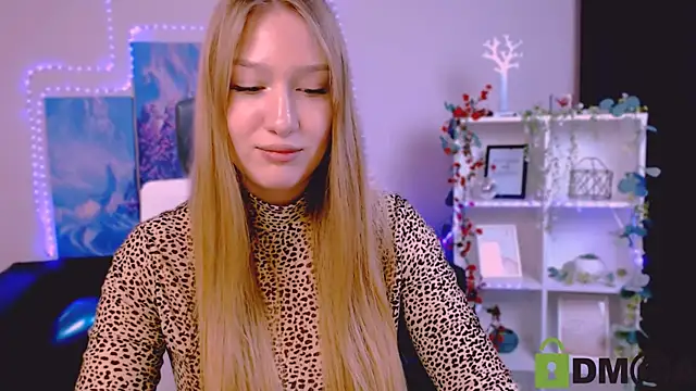 Snapshot of playful_sophie chatting on 02.20.25 playful sophie online show from 02.20.25