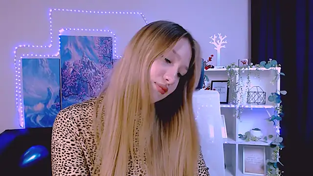 Snapshot of playful_sophie chatting on 02.21.25 playful sophie online show from 02.21.25