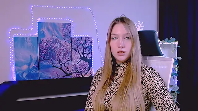 Snapshot of playful_sophie chatting on 02.21.25 playful sophie online show from 02.21.25