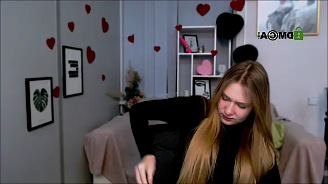 Snapshot of playful_sophie chatting on 02.23.25 playful sophie online show from 02.23.25